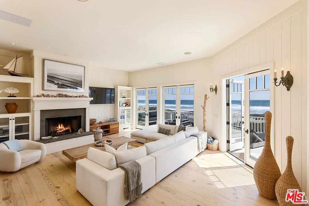 5 bed, 4.5 bath, 5238 sqft, $50,000 — Photo 2