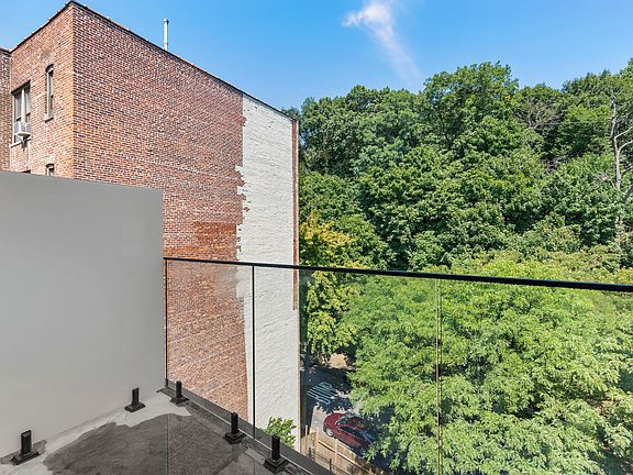 4th image of 112 Seaman Ave #4D
