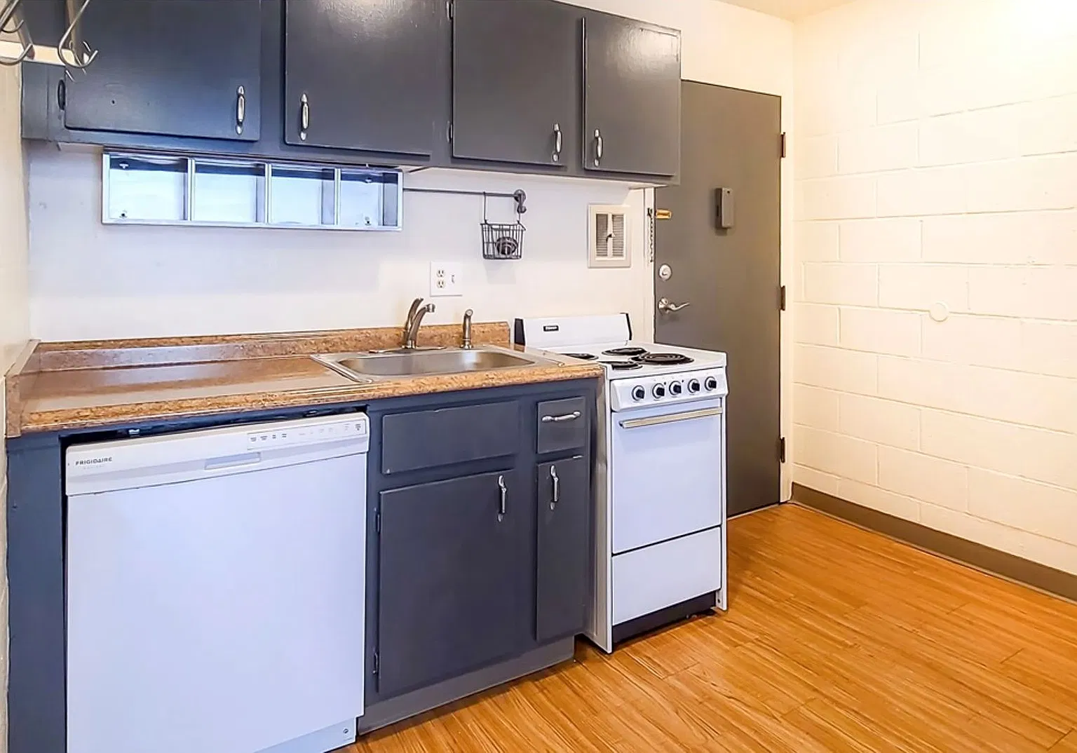 Stewart Apartments (Wes02) — Photo 4