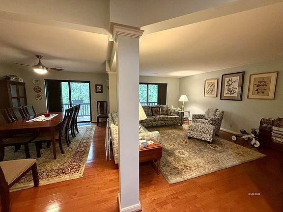 5th image of 7027 Woodmere Dr