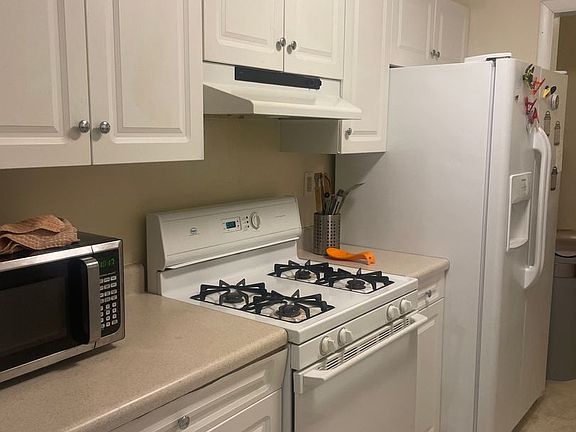 5th image of 650 N Lee Hwy APT 4