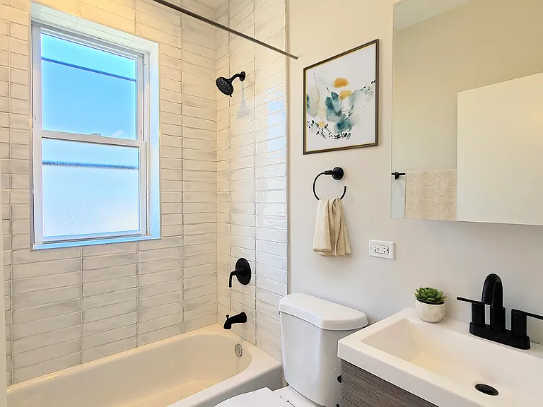 656 W Wrightwood — Photo 7
