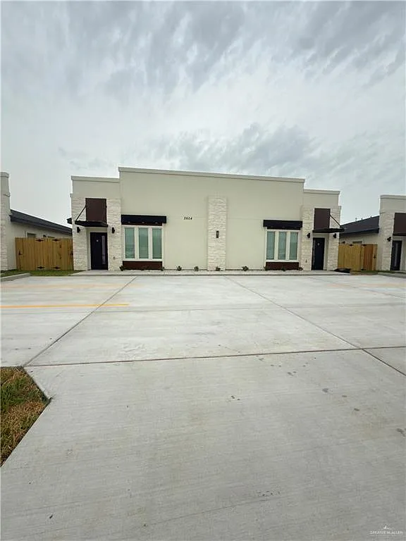 3 bed, 2.0 bath, 1090 sqft, $1,350 — Photo 1