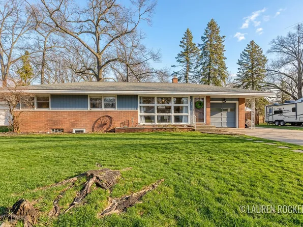 3532 E Manitou Cir, Norton Shores, MI 49441