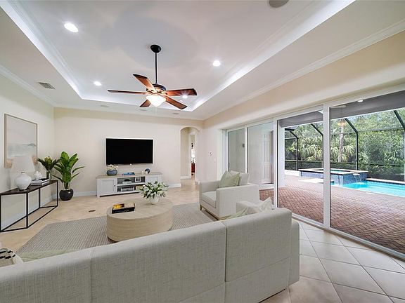 4th image of 921 RIVERSCAPE STREET