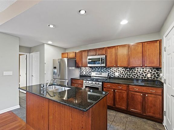 3rd image of 7506 Goodwalt Ave