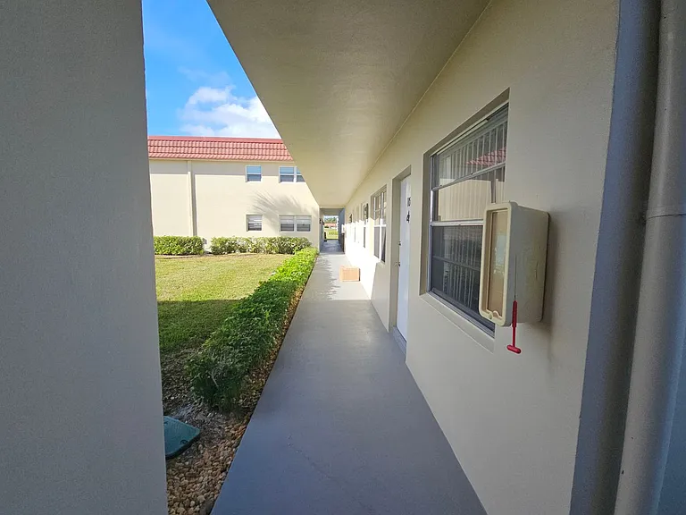 33 Pine Arbor Ln #105 — Photo 6