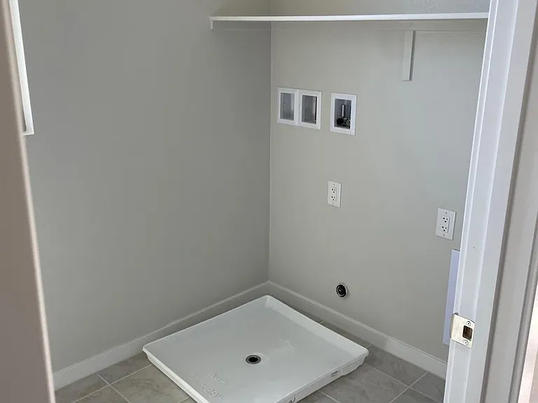 145 Medianoche St — Photo 13