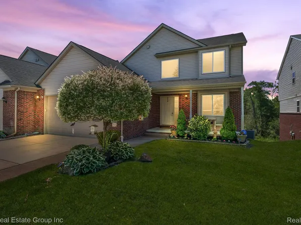 3481 Silver Stone Dr, Milford, MI 48380