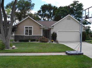 1607 Deer Run Dr, Elkhart, IN 46514