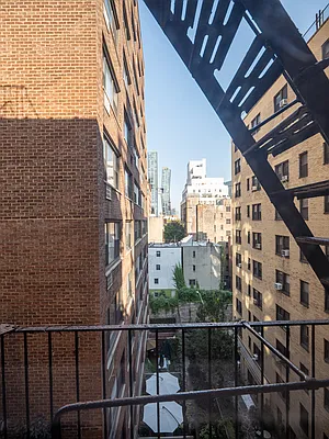 Rented by City Connections Realty | media 18