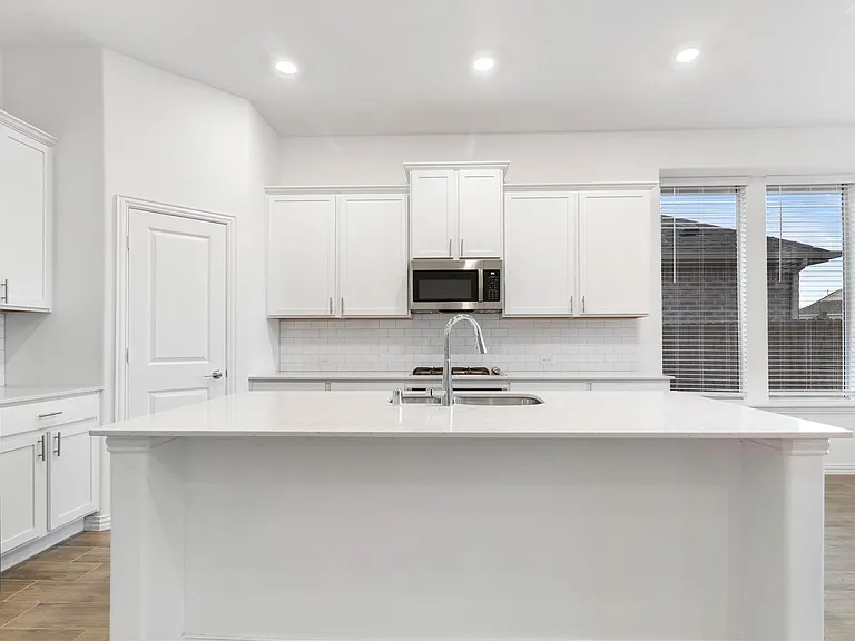 1808 Roadrunner Dr — Photo 5
