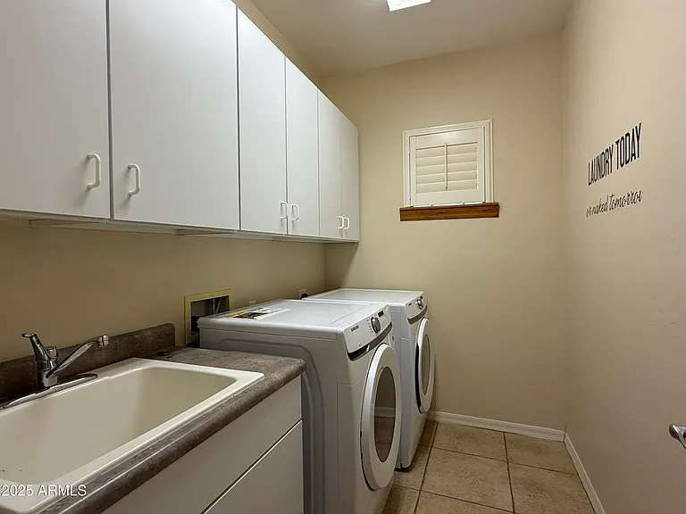 642 E Torrey Pines Pl — Photo 22