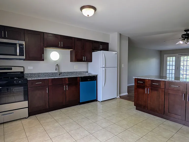 2334 Century Point Ln #F — Photo 4