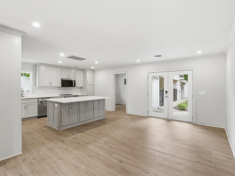 300 Kimberly Dr — Photo 5