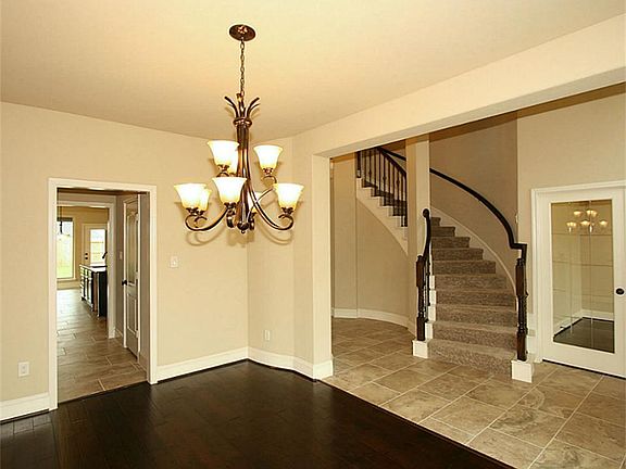 4th image of 29126 Davenport Dr