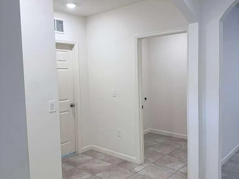 609 Concha St NW — Photo 4