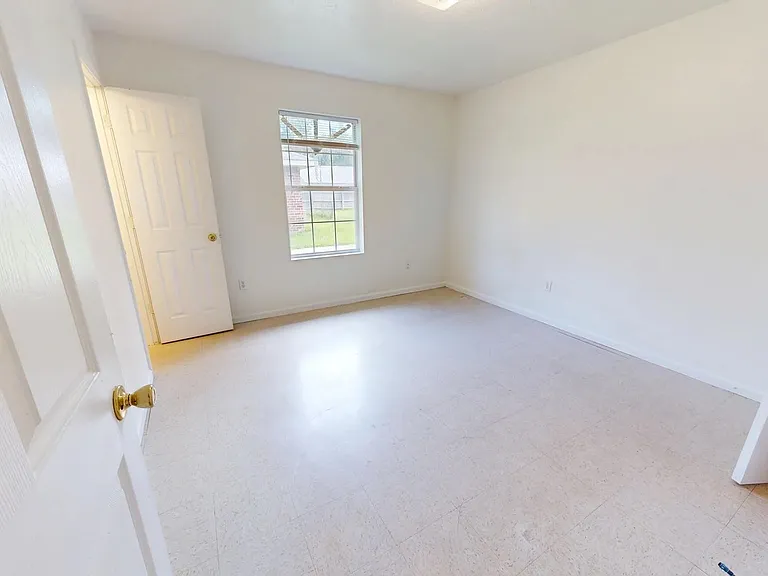 310 Coffee St — Photo 10