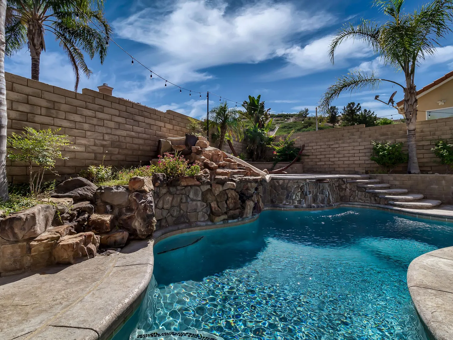 28080 Hayward Dr — Photo 2
