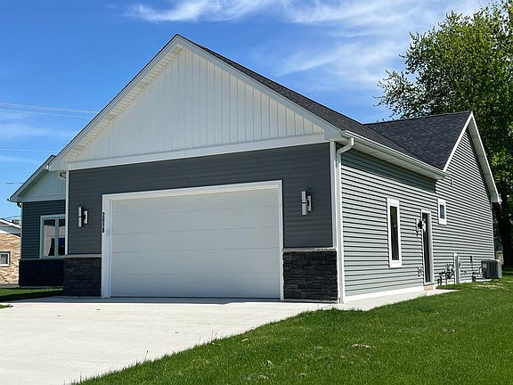 3rd image of 2618 Sauk Dr