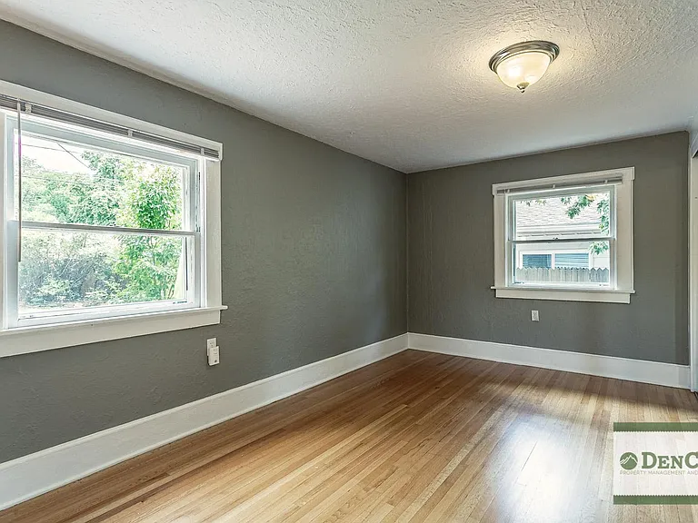 1402 S York St — Photo 14