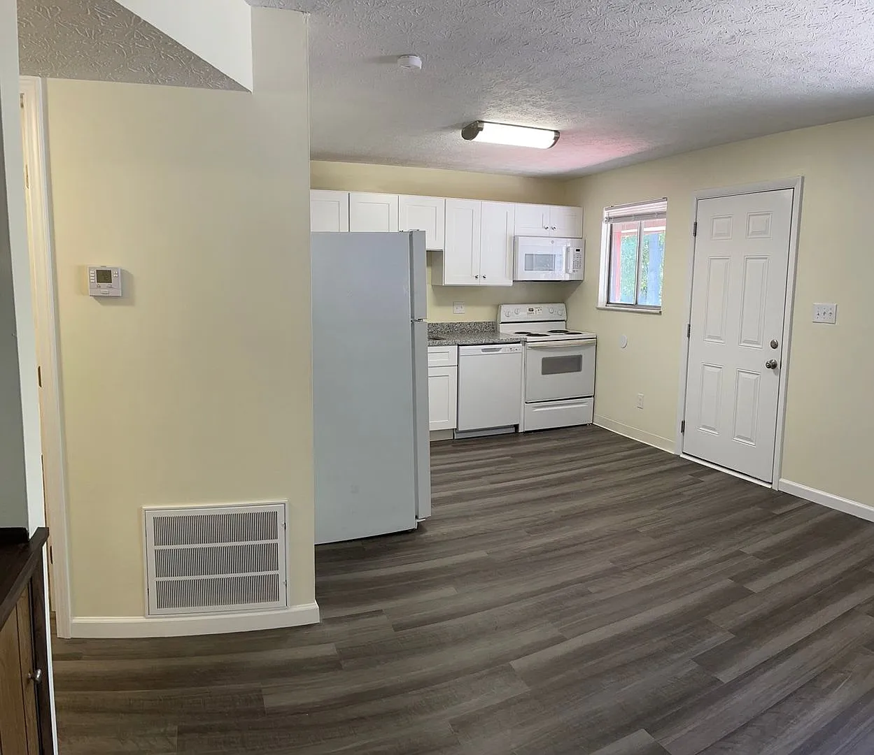 2 bedrooms, and 1 bathroom Apartment near OSU Campus — Photo 3