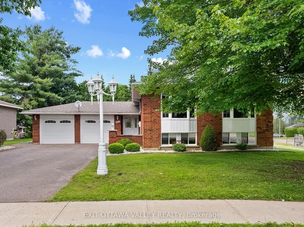 599 Hillside Ave, Pembroke, ON K8A 8G4