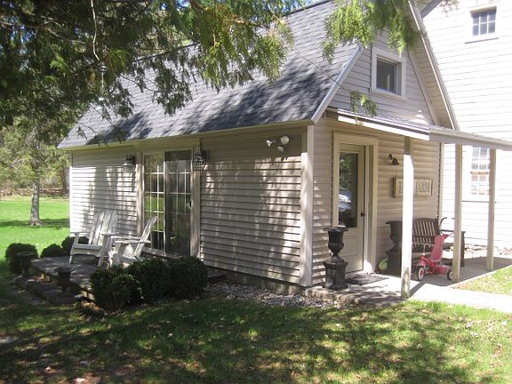 4th image of 215 Saratoga Ave