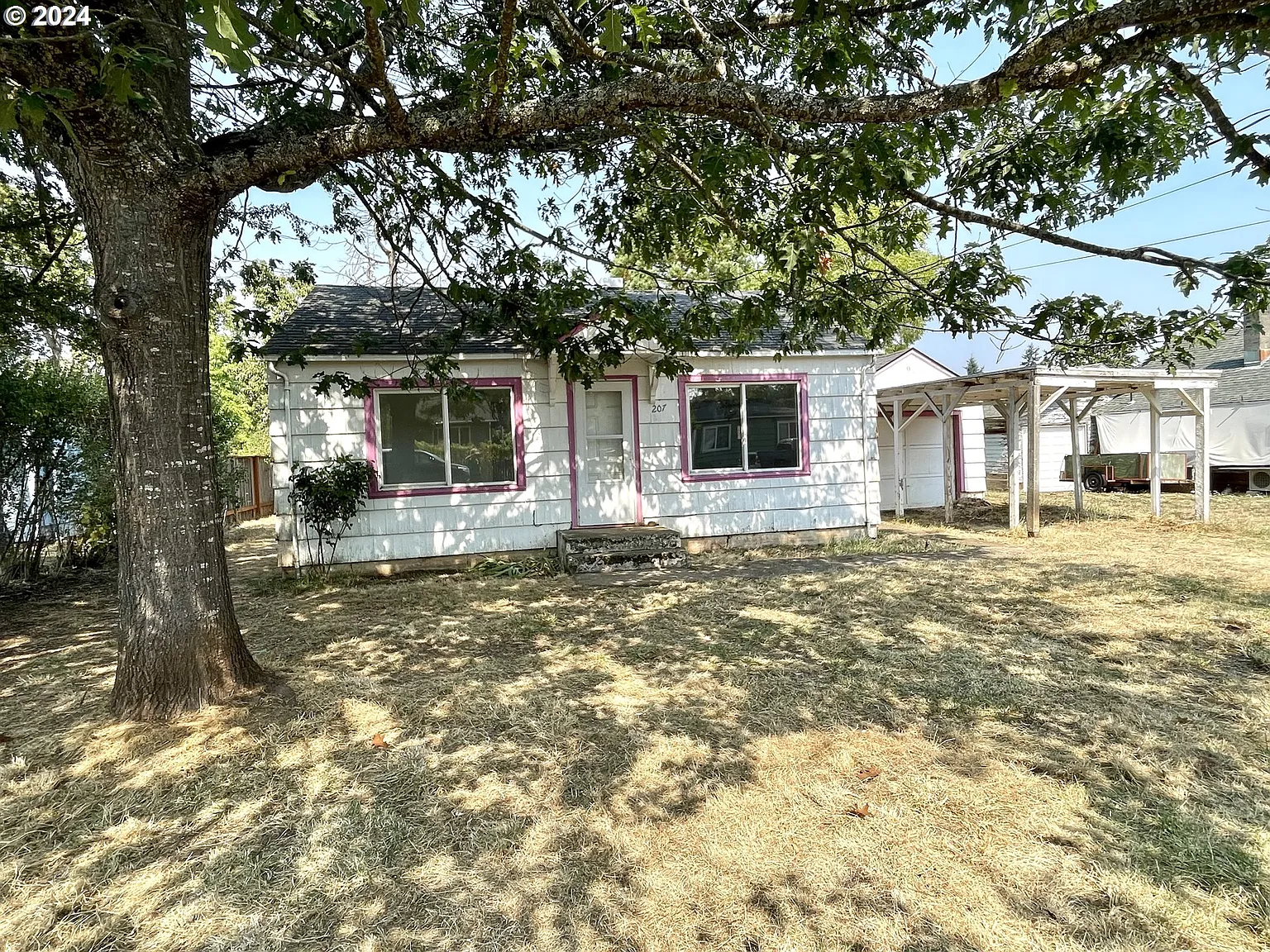 207 E 30th Ave photo 1