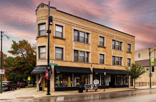 1st image of 3457 N Lincoln Ave #3