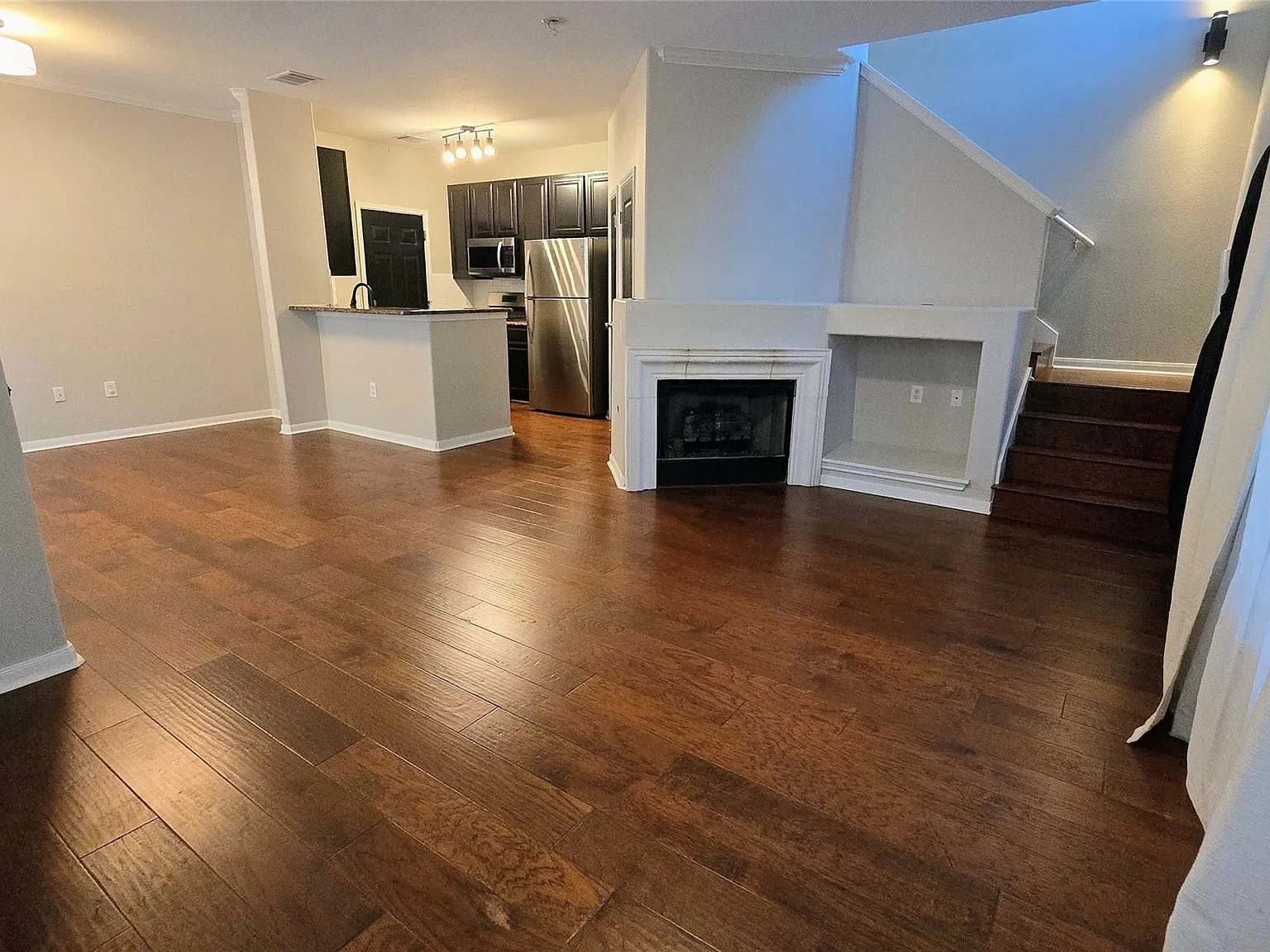 2 bed, 2.5 bath, 1193 sqft, $1,950 — Photo 2
