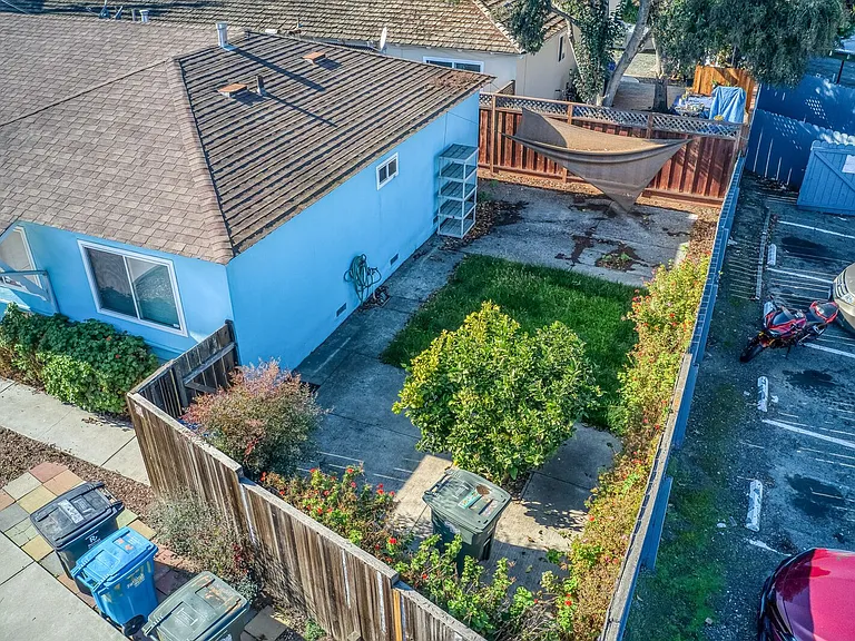 1821 Woodland Ave — Photo 3