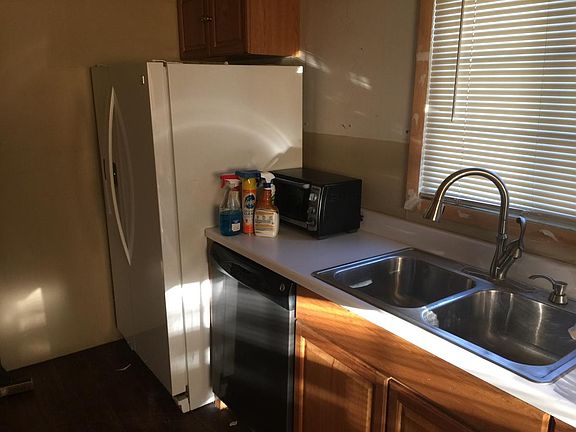 4th image of 631 E 49th Ave