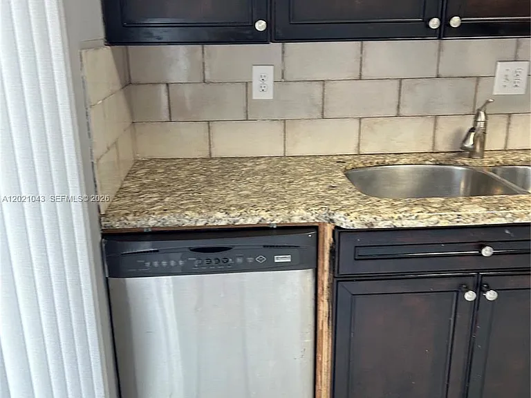 1136 NE 210th Ter #1136 — Photo 3