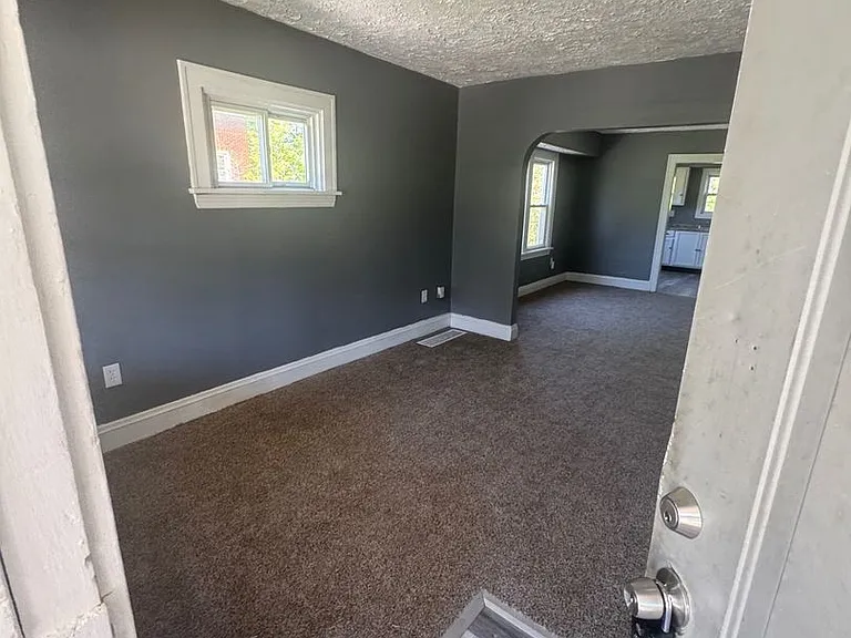 11115 Notre Dame Ave — Photo 10