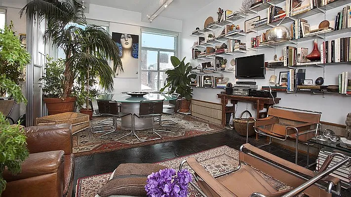 Sold by Fenwick Keats Real Estate | media 10