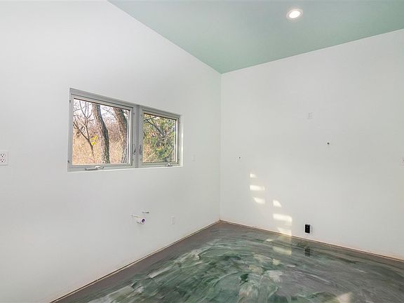 5th image of 1011 Longhorn Dr