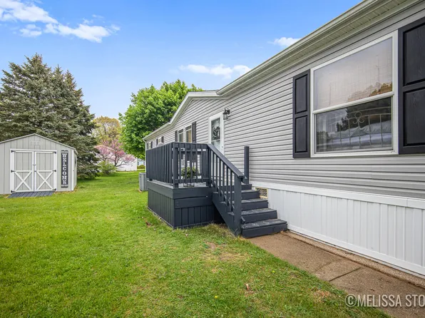 7432 Old Hickory Dr NE, Belmont, MI 49306