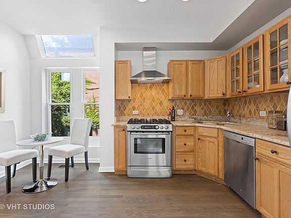 5th image of 1618 N Burling St #A