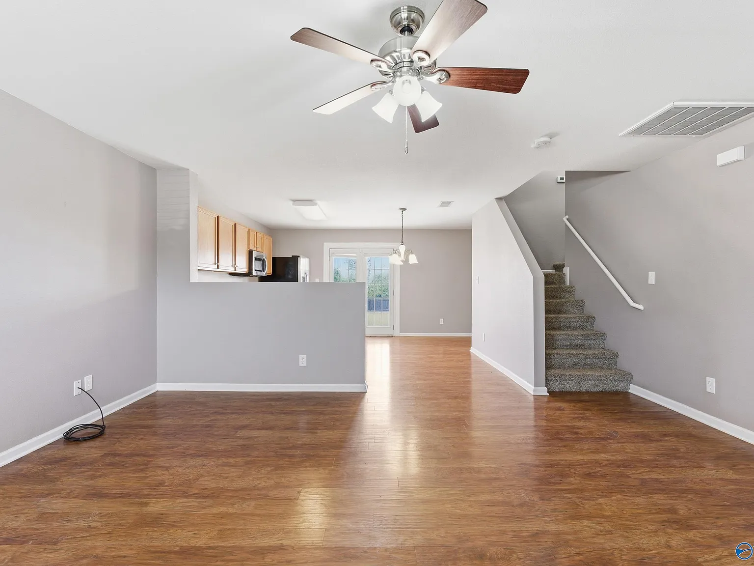 3 bed, 2.0 bath, 1600 sqft, $1,600 — Photo 4