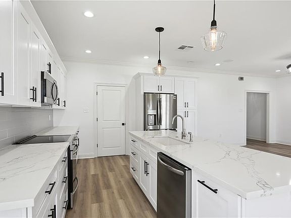 4th image of 2817 W Friendship Dr