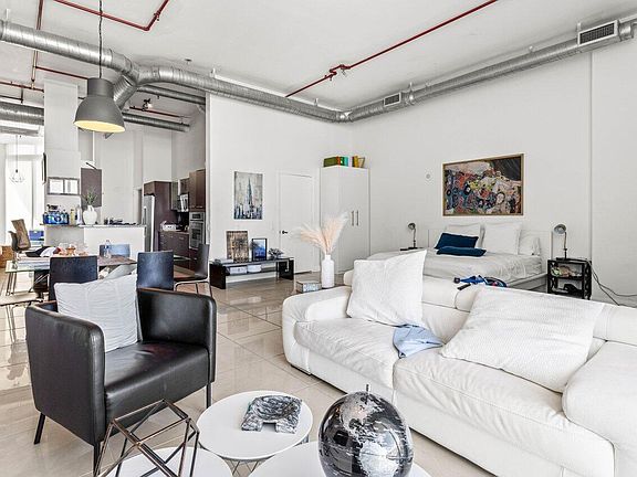 5th image of 3029 NE 188th Street #1109