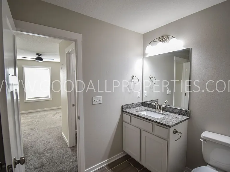 2726 NW Kate Shelley Ln — Photo 9