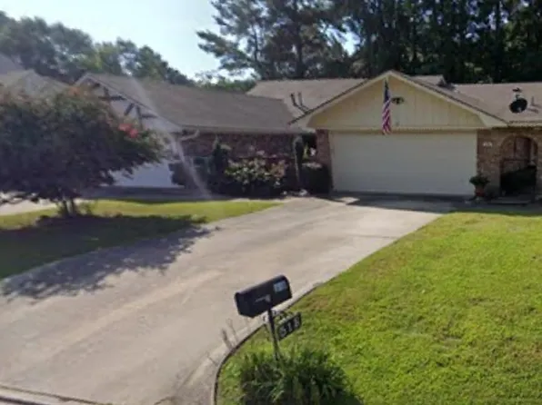 518 Greenbriar Dr, Pine Bluff, AR 71603