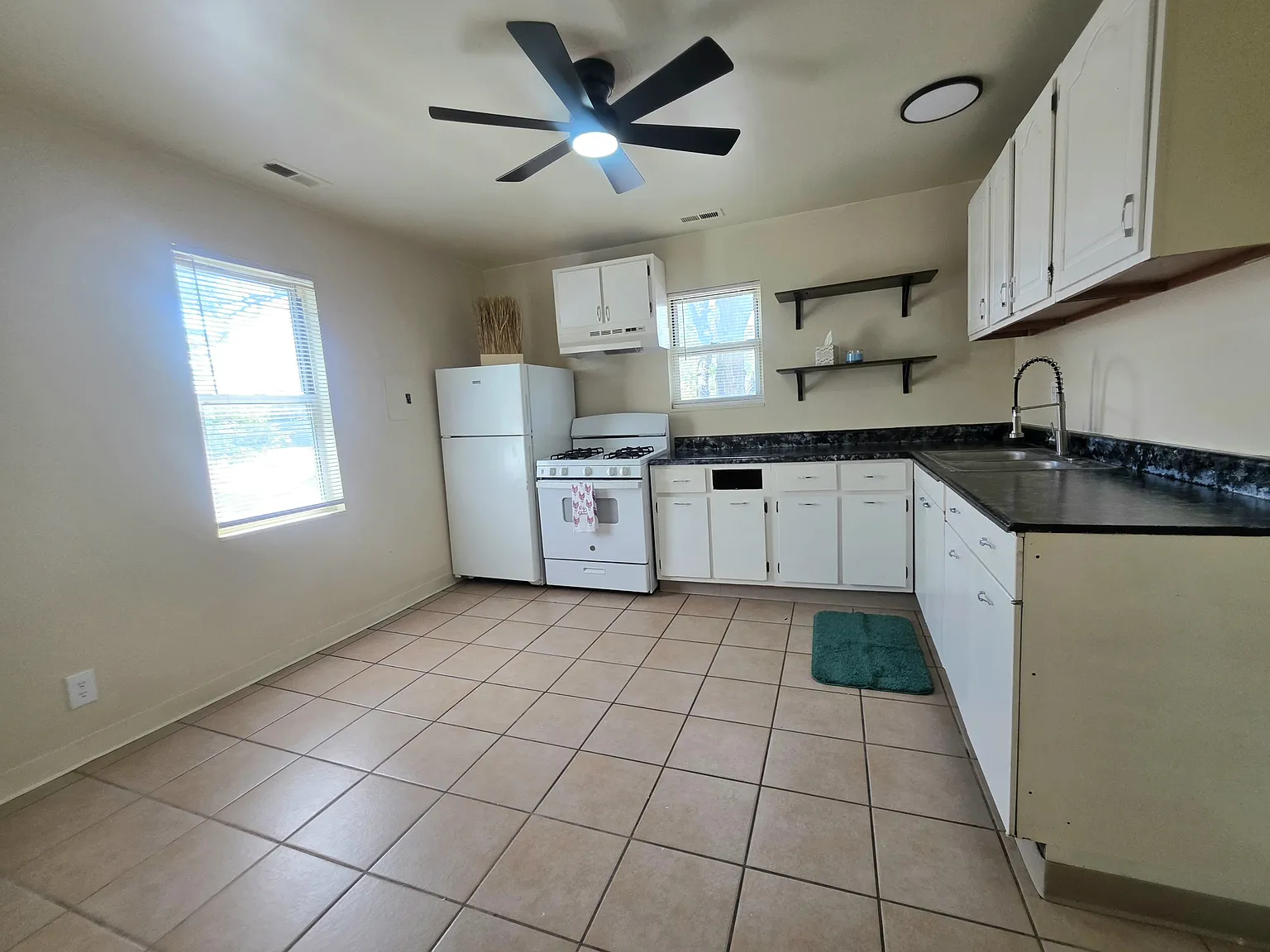 1 bed, 500 sqft, $900 — Photo 2