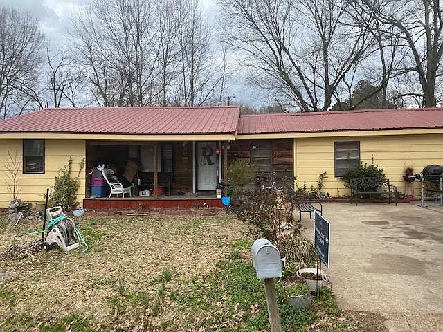 1st image of 210 Fisher St