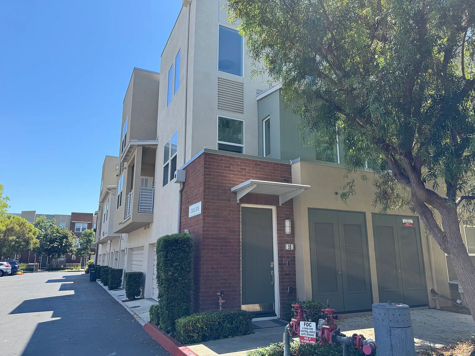 2 bed, 1401 sqft, $4,100 — Photo 2