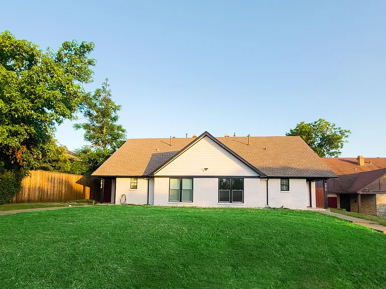 7618 Thistle Ln — Photo 1
