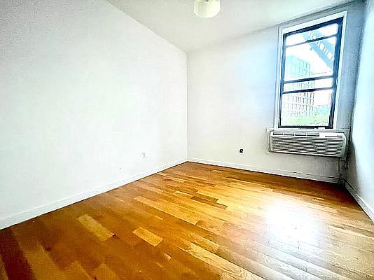 4th image of 17 Spencer Pl #3L