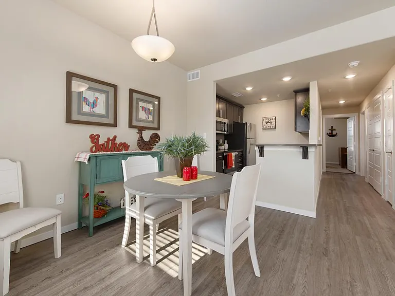 K-Ten Place Apartments — Photo 8